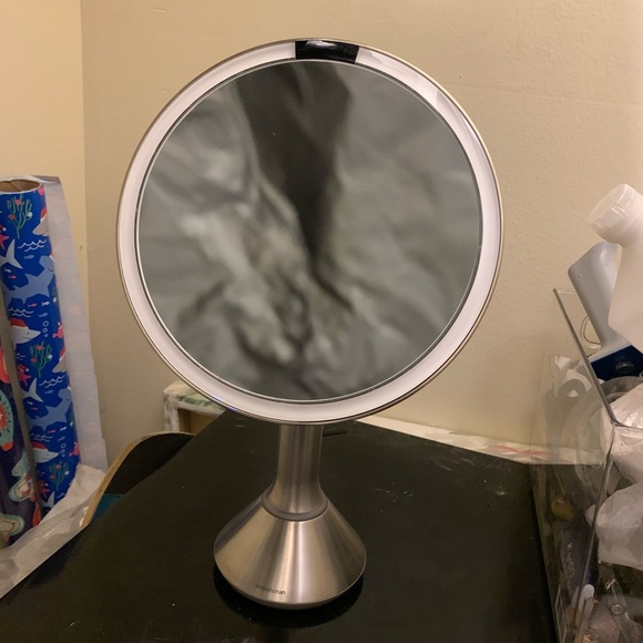 Simple Human Lighted 5x Mirror - Picture 4 of 4